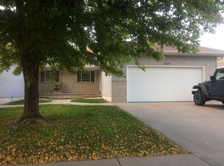 2119 W 38th St, Kearney, NE 68845