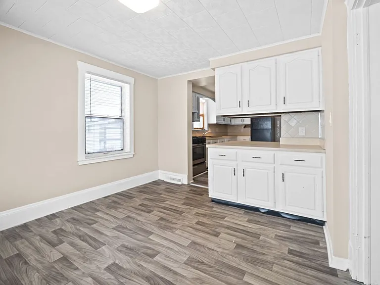 153 Henry St — Photo 9