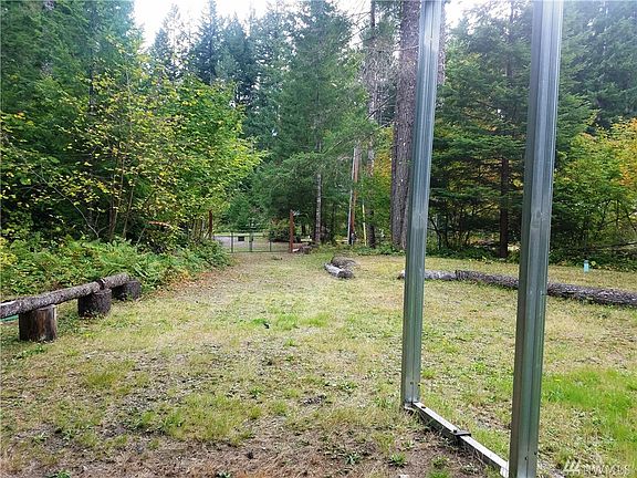 4th image of 155 Mount Rainier Dr