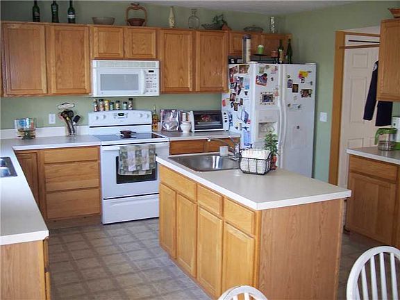 5th image of 114 Rockwood Way