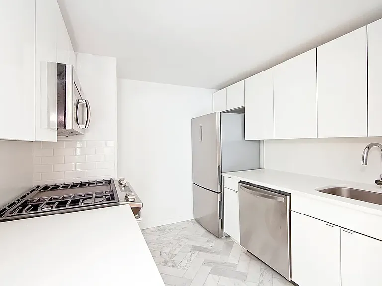 342 E 8th St #4C — Photo 5