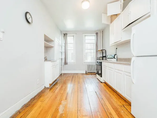 953 Metropolitan Avenue image 1 of 10