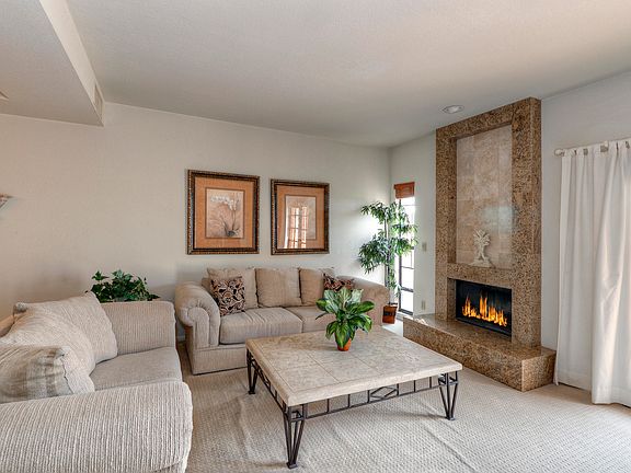 3rd image of 2913 E Keim Dr