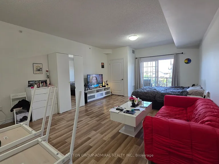 40 Ferndale Dr S #304 — Photo 4