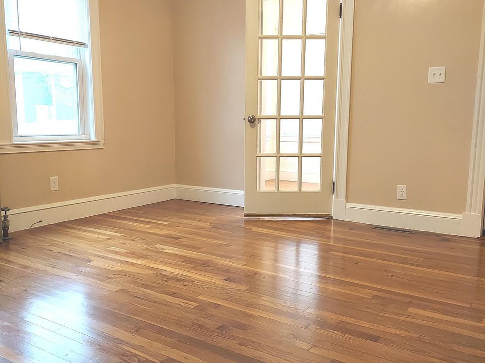 1st image of 285 Curtis Ave