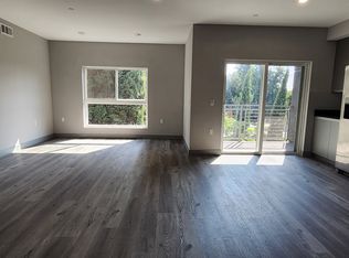 7040 N Woodman Ave #205, Van Nuys, CA 91405