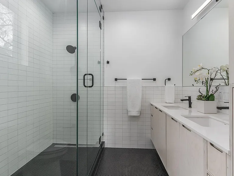 915 Tillery St #A — Photo 25