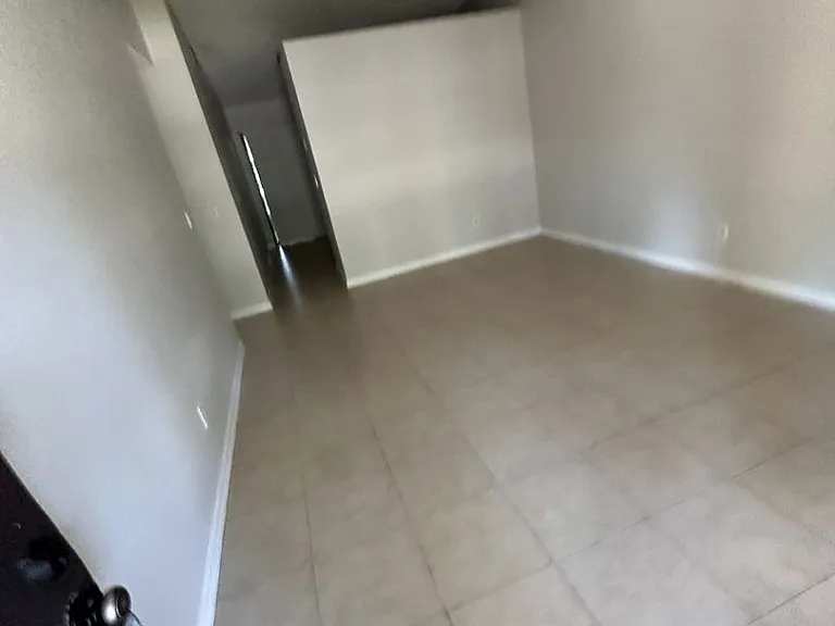1704A Ridgewood Ln — Photo 2