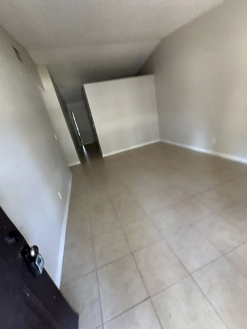 Building Photo - 1704A Ridgewood Ln
