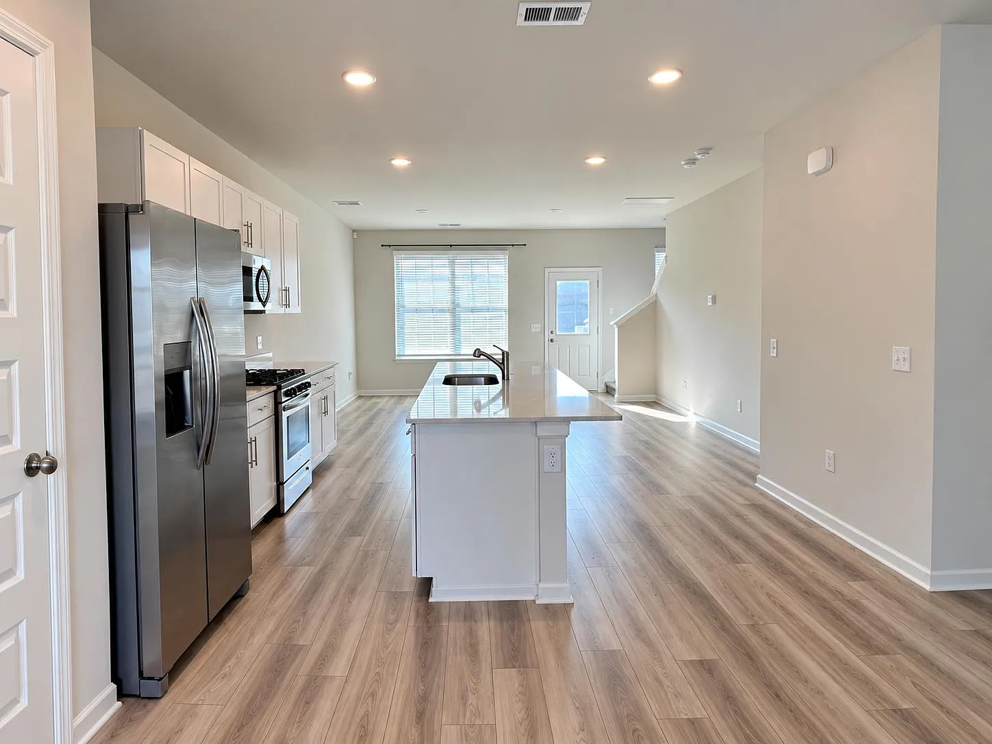 3 bed, 2.5 bath, 1440 sqft, $1,900 — Photo 2