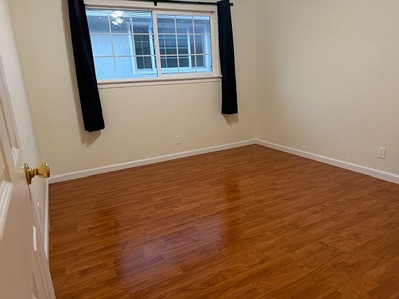3rd image of 513 Northlake Dr APT 3