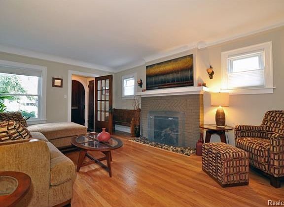 5th image of 1214 E 5th St