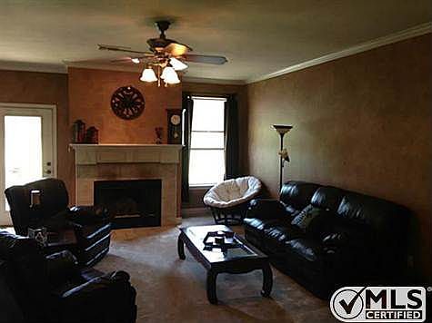 3rd image of 210 Pecan Hollow Cir
