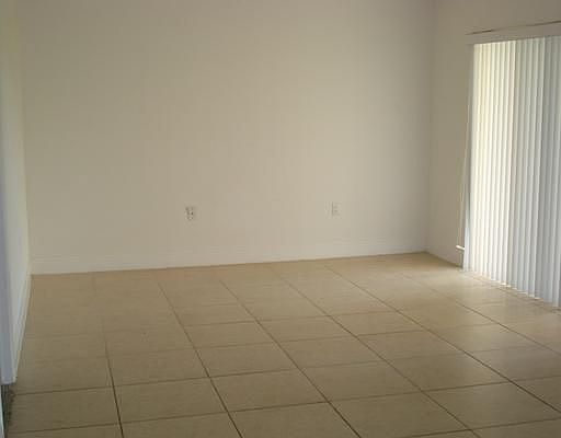 2nd image of 1522 Lake Crystal Dr APT E
