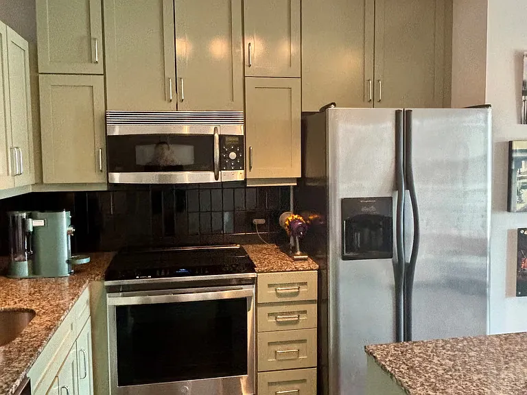 505 E 6th St #1006 — Photo 4