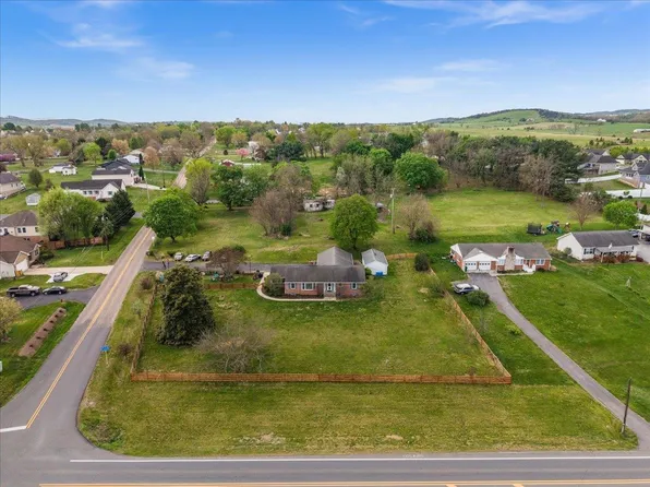 330 N Sunset Dr, Broadway, VA 22815