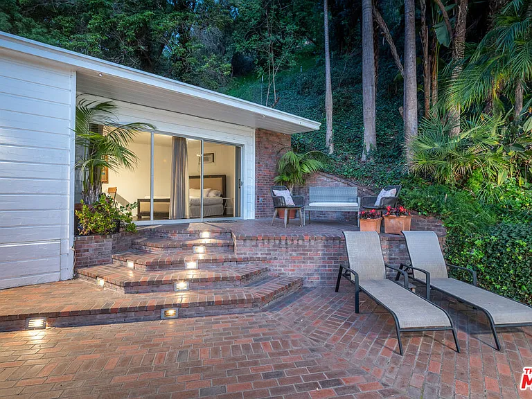 1148 Coldwater Canyon Dr — Photo 39
