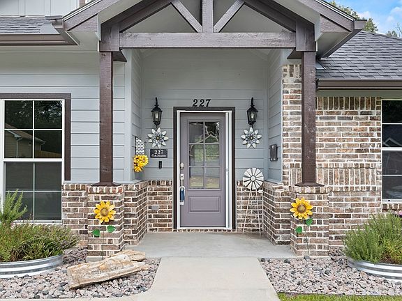 2nd image of 227 Oak Meadow Ln