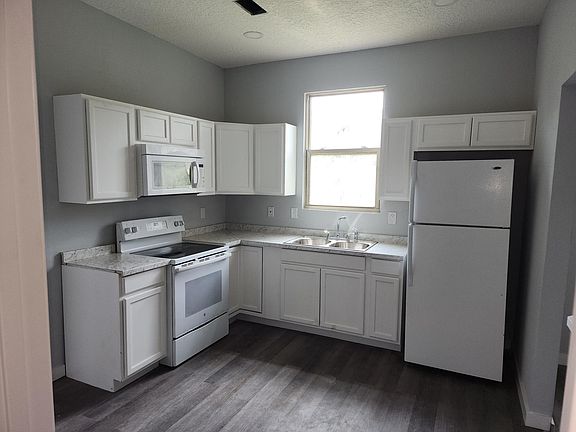 2nd image of 209 E 17th St #209