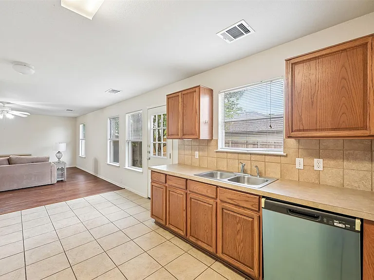 364 Hometown Pkwy — Photo 15
