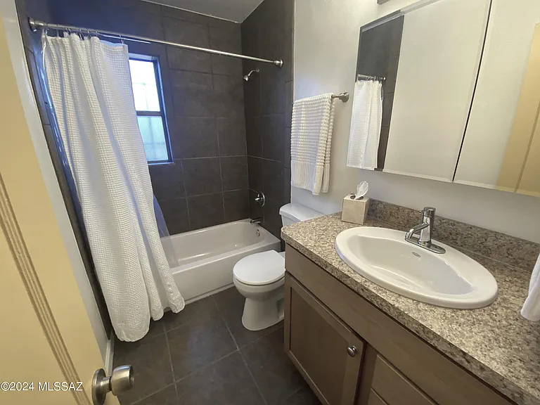 1529 N Dodge Blvd — Photo 16
