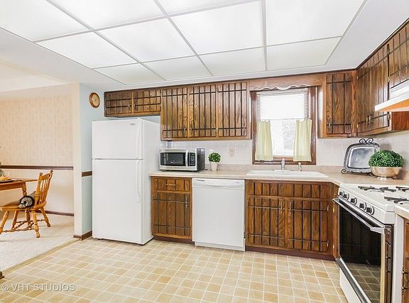 3rd image of 4001 W 105th St