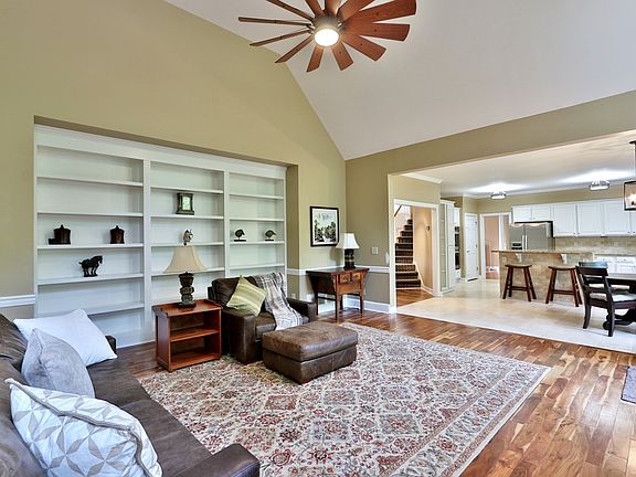 4th image of 3450 Kingsland Cir