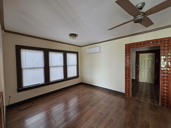 3rd image of 1254 W Fronton St