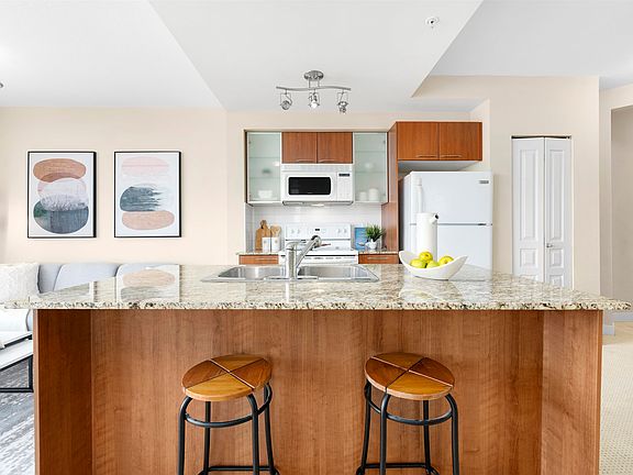 3rd image of 1483 King Edward Ave E #657