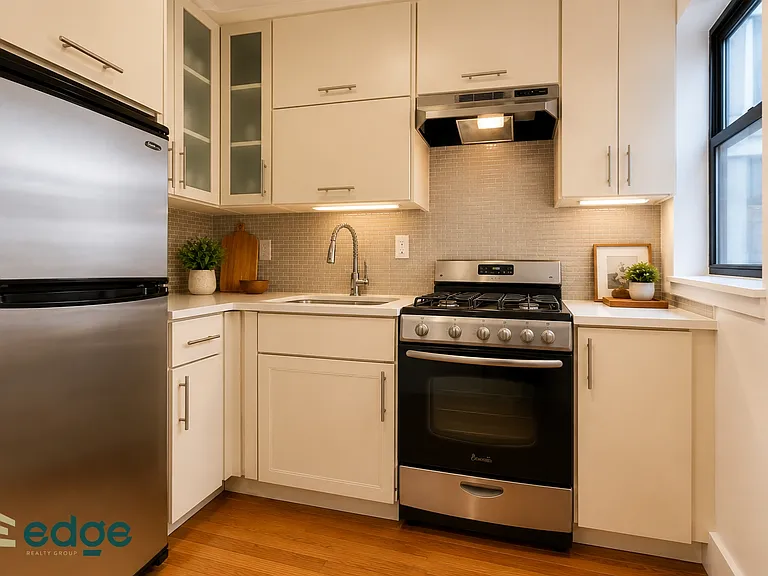 1420 Putnam Ave #3L — Photo 2