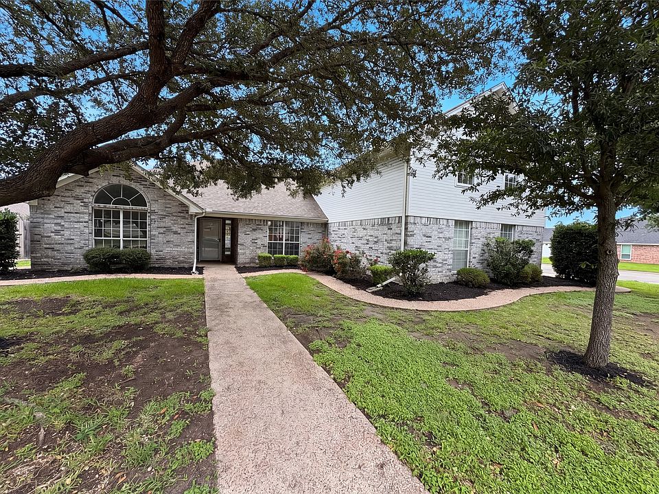 1st image of 1226 Oakmanor Cir