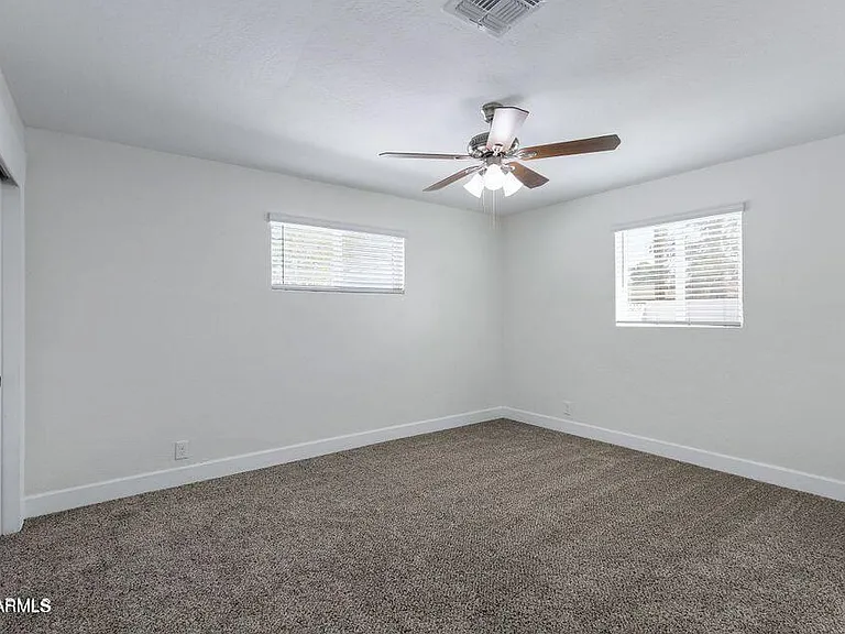551 W 17th Pl — Photo 11