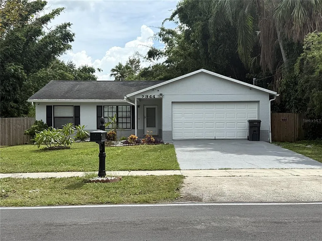 3 bed, 2.0 bath, 1213 sqft, $2,450 — Photo 2