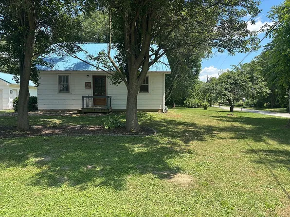 2590 S 70th St, Decatur, IL 62521