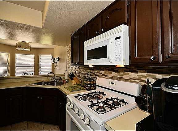 5th image of 11351 Lake Ontario Dr