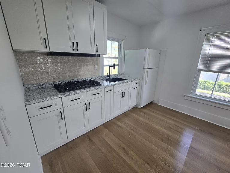 195 W Main St — Photo 7