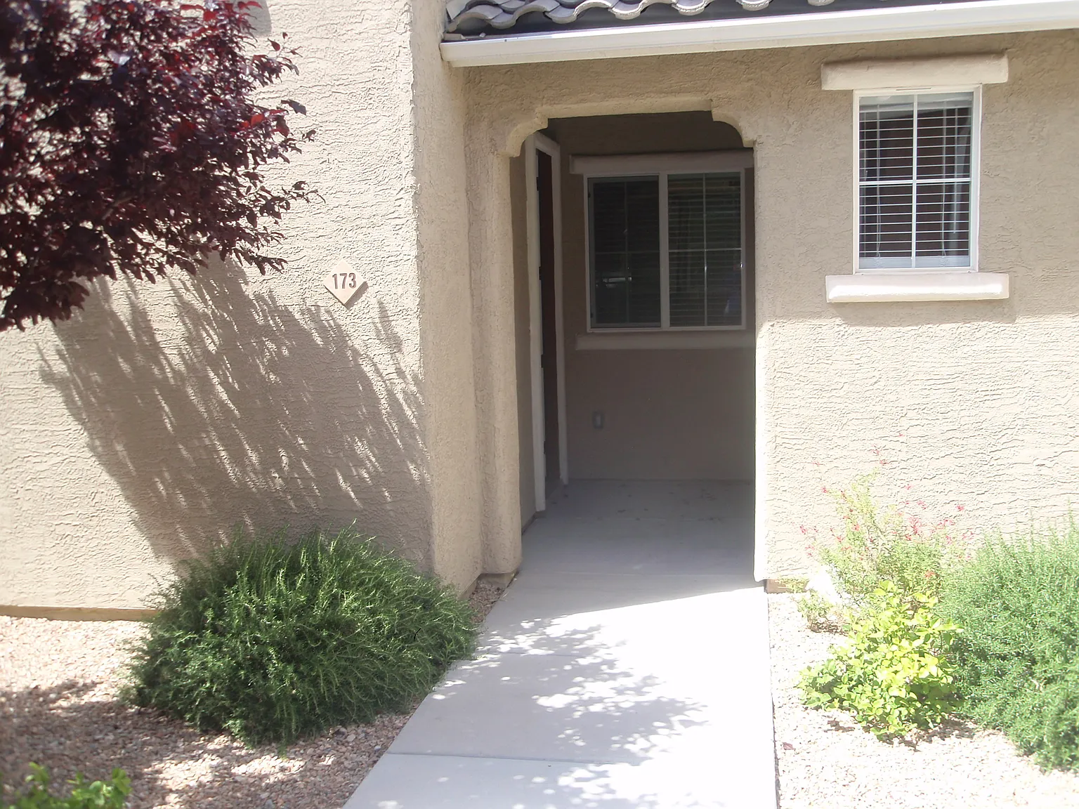 3 bed, 2.5 bath, 1657 sqft, $1,900 — Photo 2