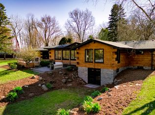 1014 S Rose Farm Rd, Woodstock, IL 60098