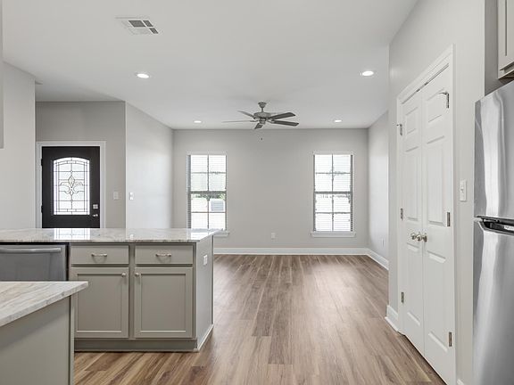 Living room/Kitchen, open floor plan