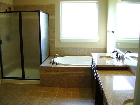 MASTER BATH WITH JETTED TUB
