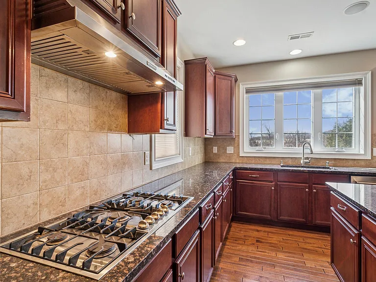 178 Pratt Ln — Photo 10