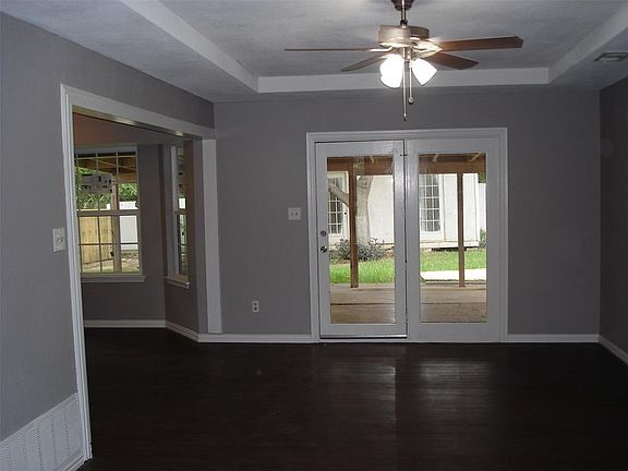 2nd image of 307 S Walnut Creek Dr