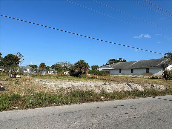 3rd image of 432 NW 1st Terrace