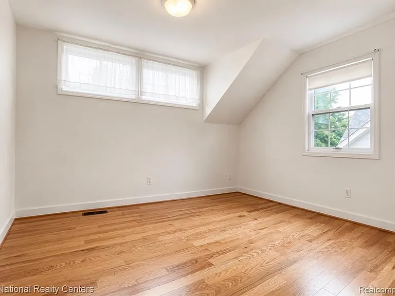 229 Linden St — Photo 15