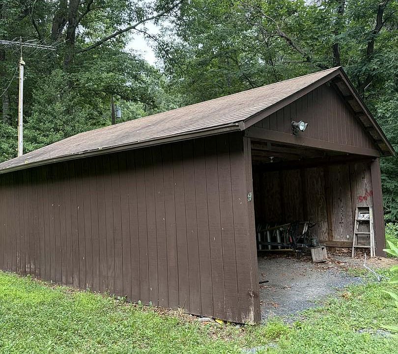 2nd image of 2840 Gooney Manor Loop
