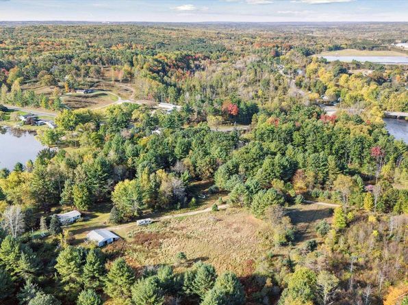 8405 Waters Edge Dr, Evart, MI 49631