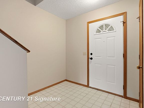 5th image of 7944-7946 Rivercrest Ct