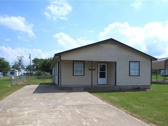 3rd image of 404 Holiday Village Dr