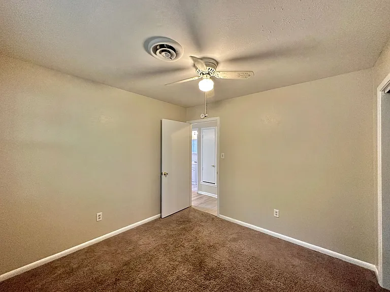 707 W Lincoln Ave — Photo 14
