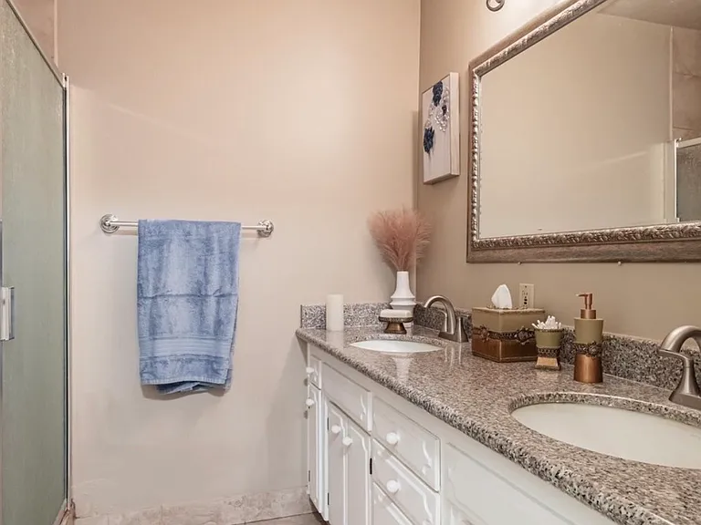 2638 W Rialto Ave — Photo 2